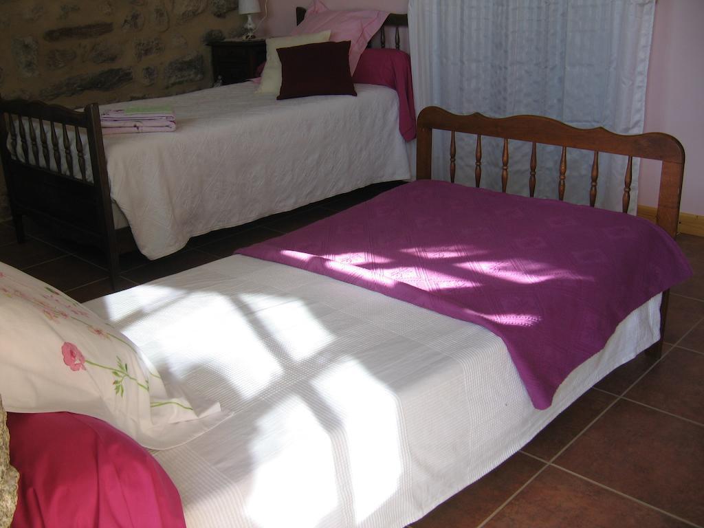 La Ferme Des Genets Bed & Breakfast Medeyrolles Room photo