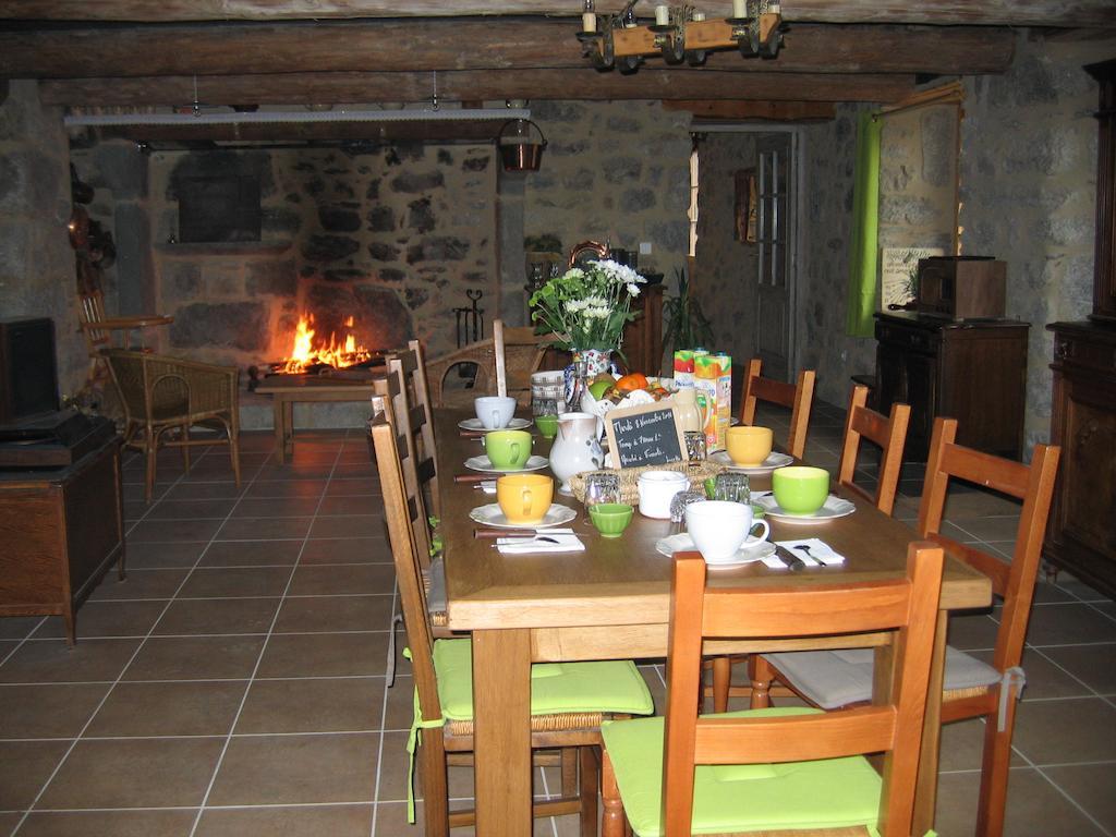 La Ferme Des Genets Bed & Breakfast Medeyrolles Exterior photo