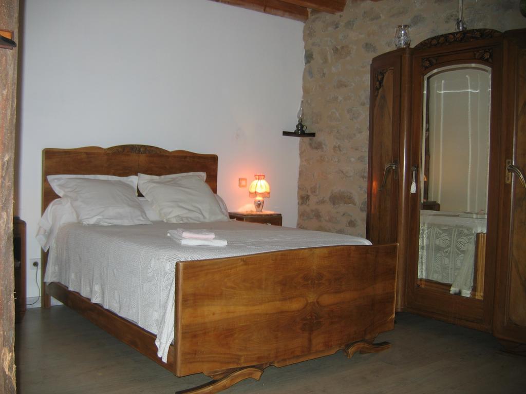 La Ferme Des Genets Bed & Breakfast Medeyrolles Exterior photo
