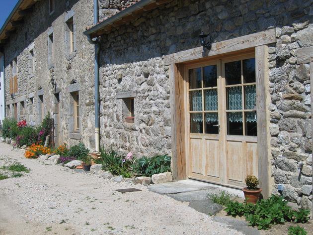 La Ferme Des Genets Bed & Breakfast Medeyrolles Exterior photo